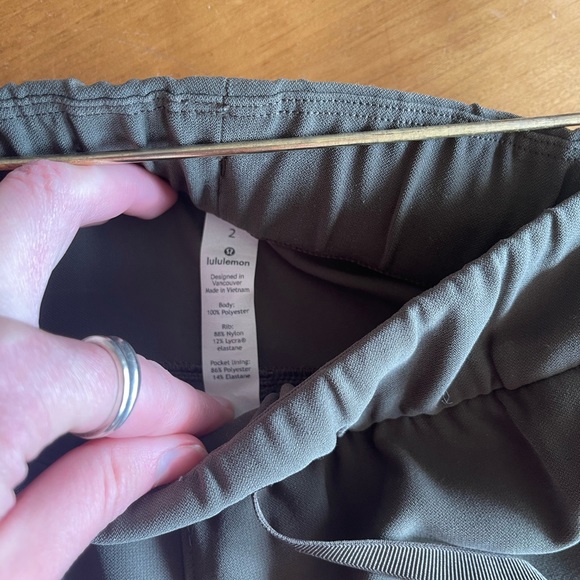 Two pairs of lulu lemon Stretch High-Rise Jogger 
Full Length. - Picture 7 of 12